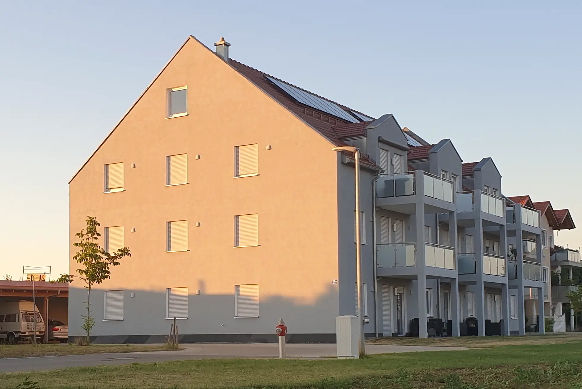 Mehrfamilienhaus mit Keller