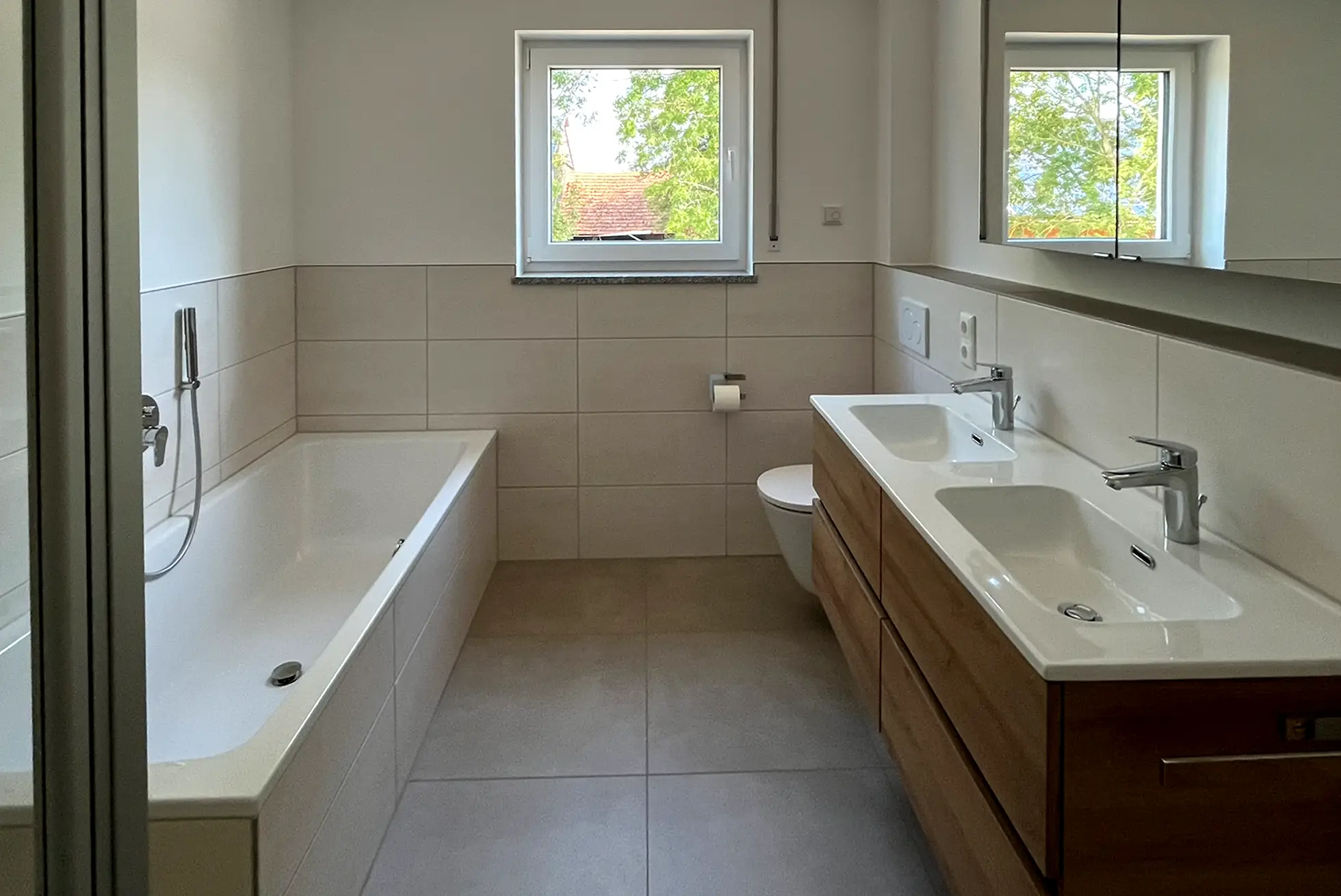 Zweifamilienhaus mit Doppelgarage