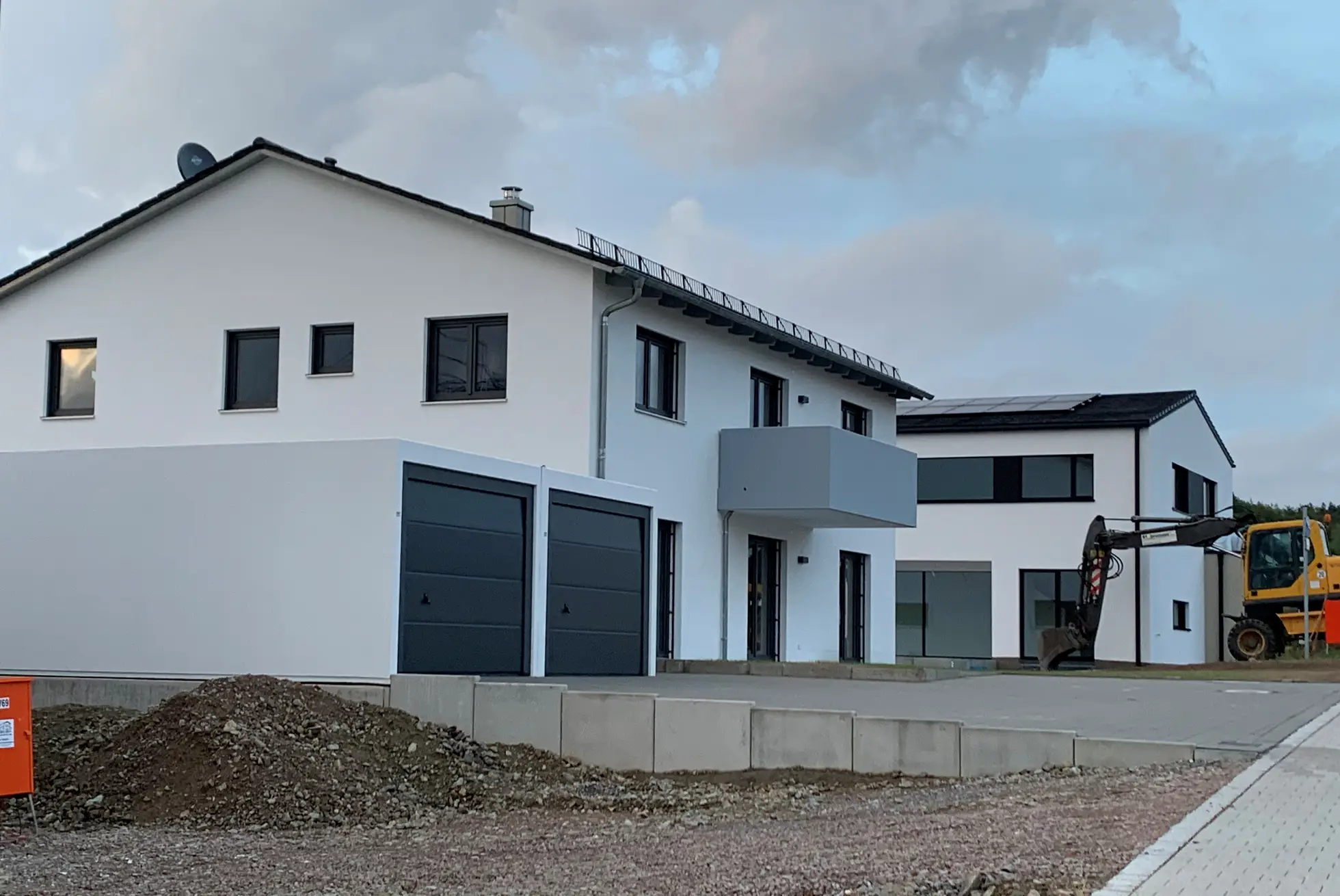 Zweifamilienhaus mit Doppelgarage