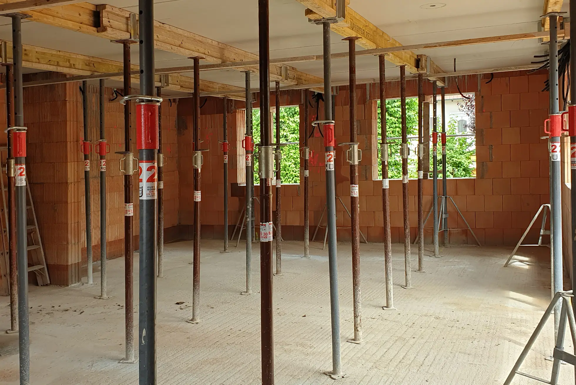 Rohbau Einfamilienhaus mit Garage