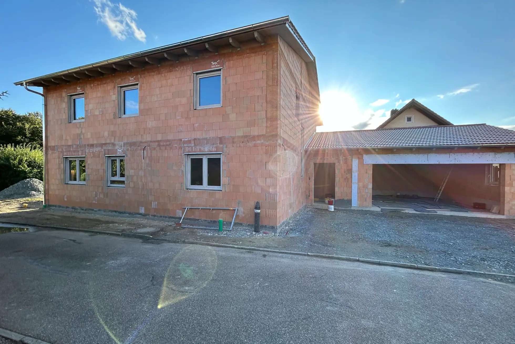 Rohbau Einfamilienhaus mit Garage