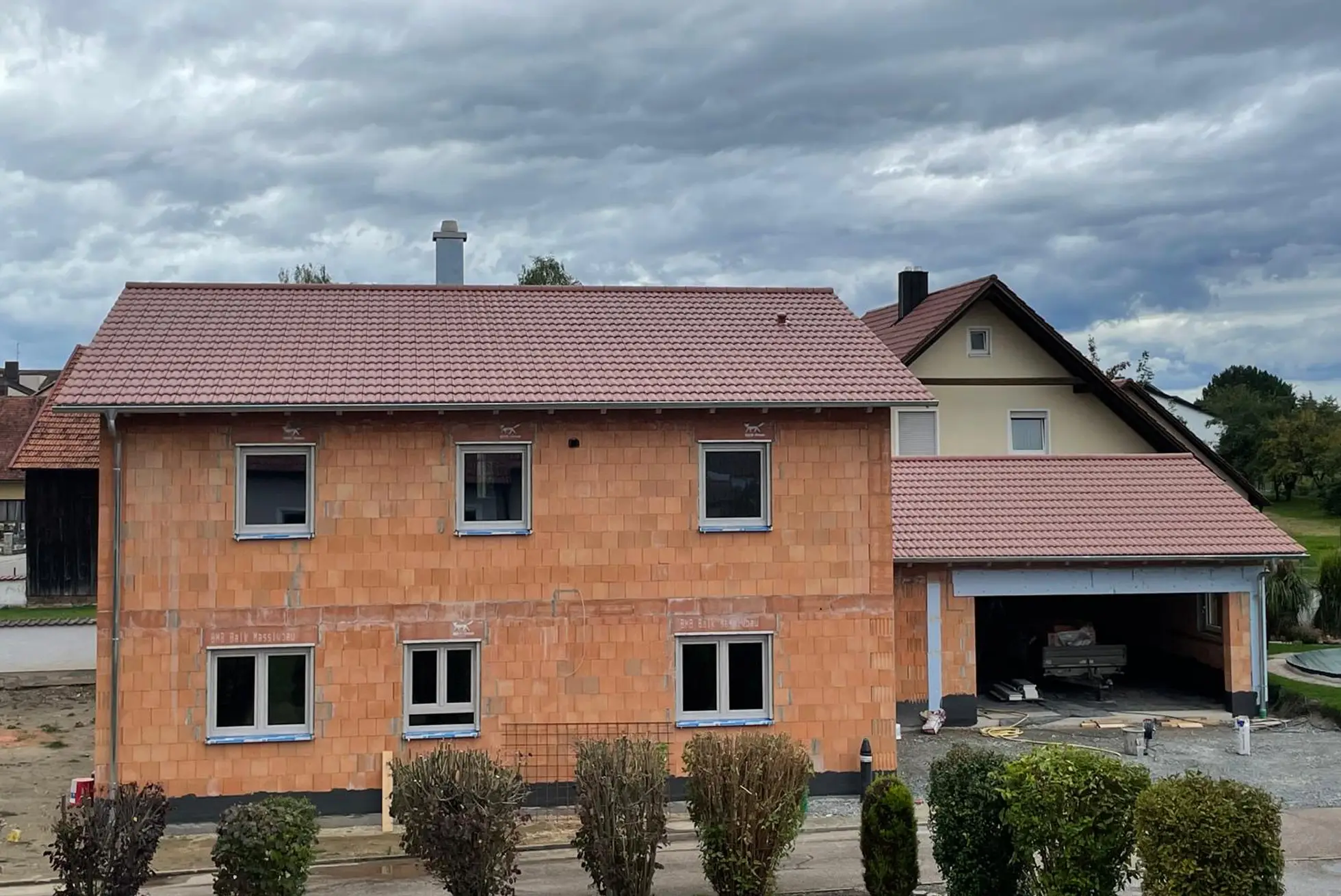 Rohbau Einfamilienhaus mit Garage